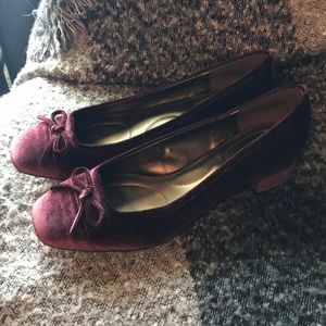Bandolino Xylon Velvet Bow Heels - NEVER WORN